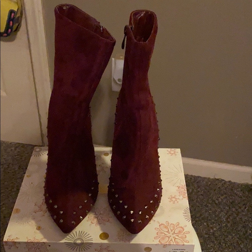 Sexy Yoki boot with studded grommets